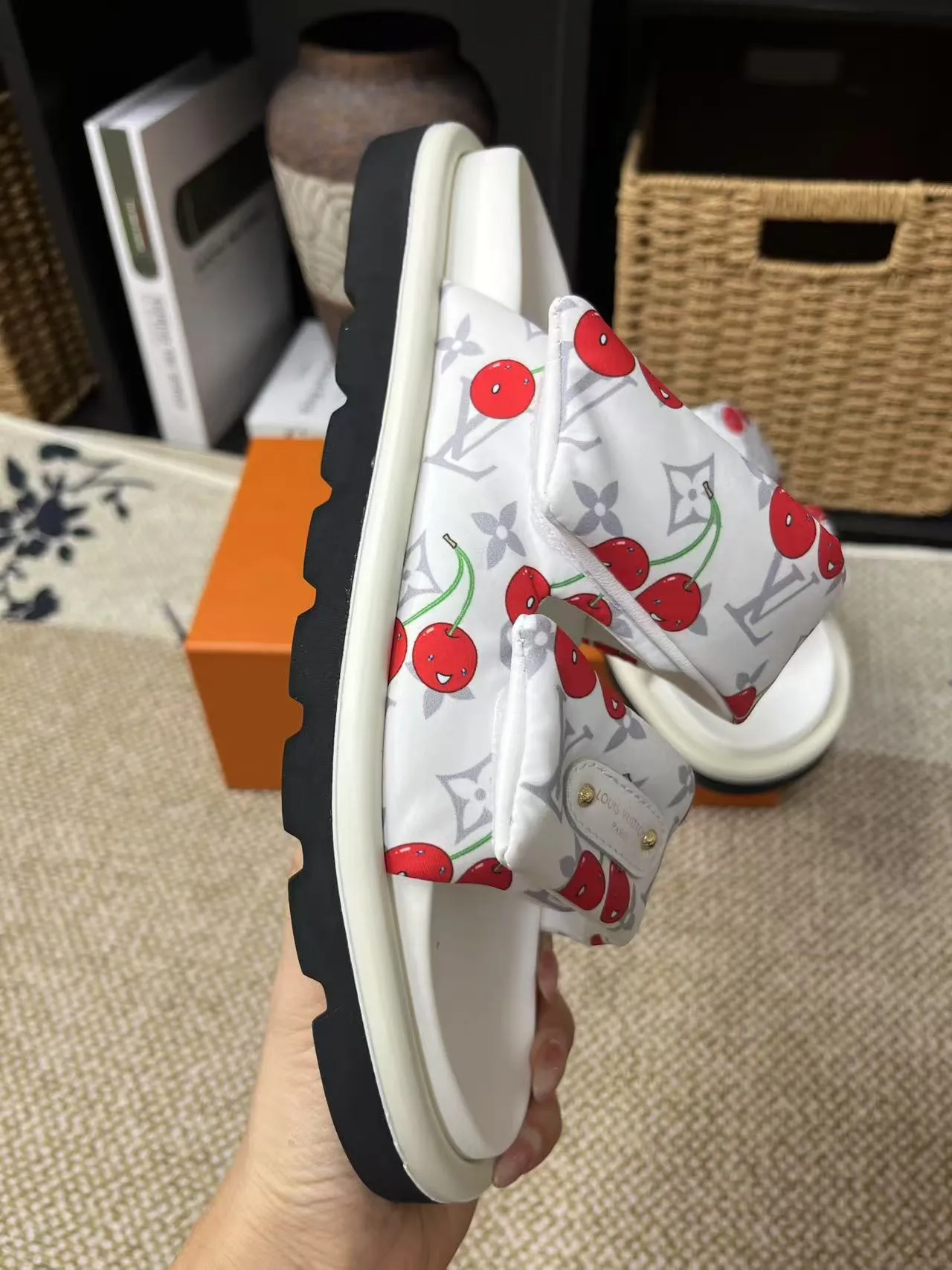 P340 yuan LV Louis Vuitton Full of high-end feel! A popular model among bloggers at home and abroad, it’s retro and fashionable, and looks stunning on your feet! Mainly recommended model on the official website★ ━━━━━ ЅᏇєєt ━━━━━ ▪️Upper: original calfskin ➕5D printing process ▪️Inner: imported mixed sheepskin ▪️Outsole: original molded foam outsole ▪️Size: Female 35-40 Men's 39-44 (women's 41 men's 45)
